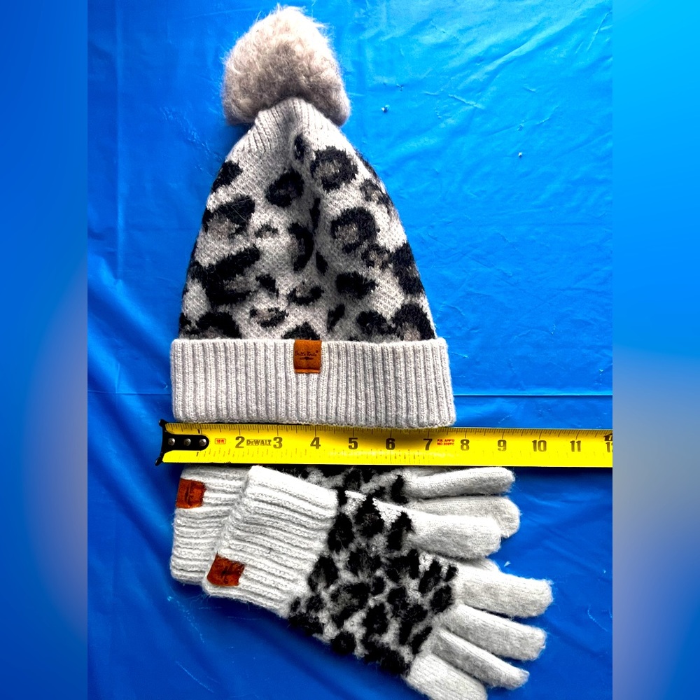Hat and gloves set